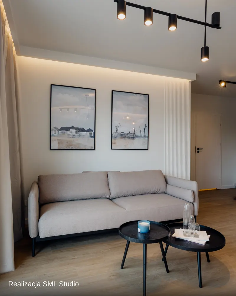 Salon z beżową kanapą — Realizacja SML Studio