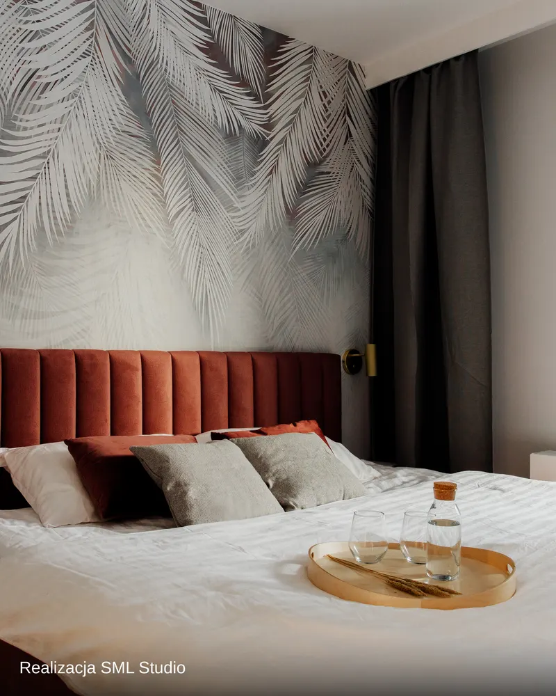 Sypialnia z tapicerowanym łóżkiem — Realizacja SML Studio